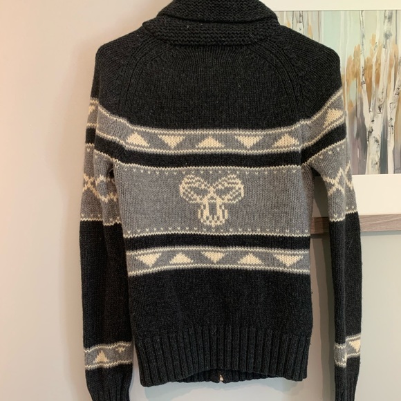 Aritzia TNA 100% Lambswool Dark Grey Sweater - Picture 3 of 4